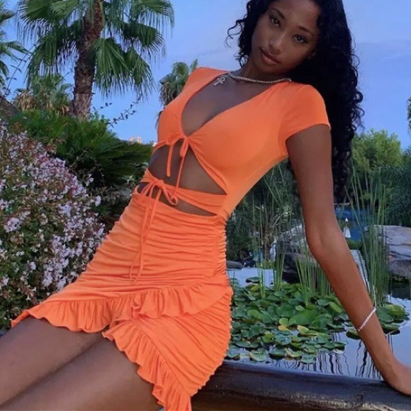 SHOP OUR BOUTIQUE 🦋 - Picture 1 of 2